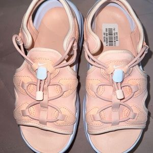 Airmax platform sandals size 5